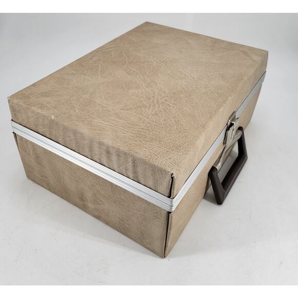 8 TRACK TAPE STORAGE / VINYL CARRYING CASE HOLDS 24 TAPE CARTRIDGES / VINTAGE - Picture 3 of 11